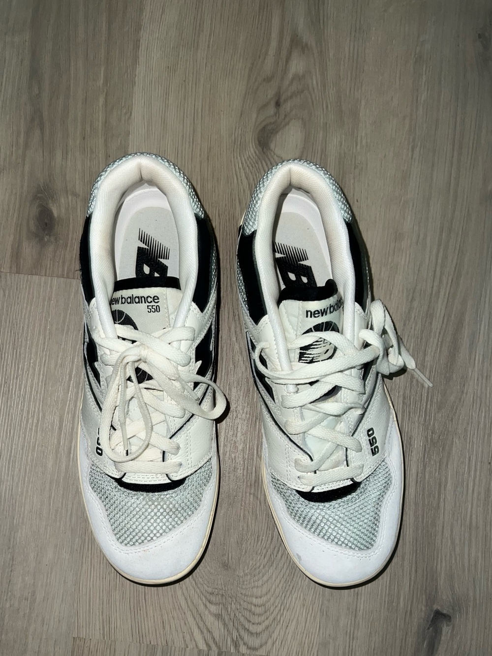 New Balance 550 White & Black Sneakers – Size 8.5, Classic Style